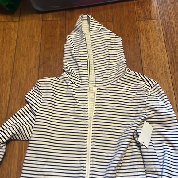 Hang Ten - Picture 2 of 5